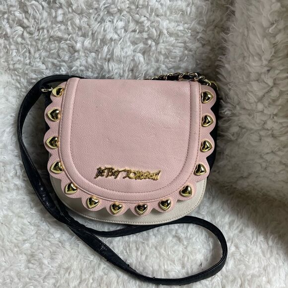 Betsey Johnson tricolor Crossbody bag Pink,beige & Black gold tone hearts accent - Picture 2 of 15